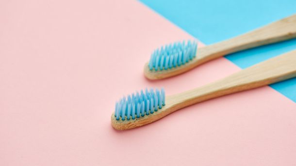 Jaką szczoteczkę do zębów wybrać? | Kompletny poradnik
